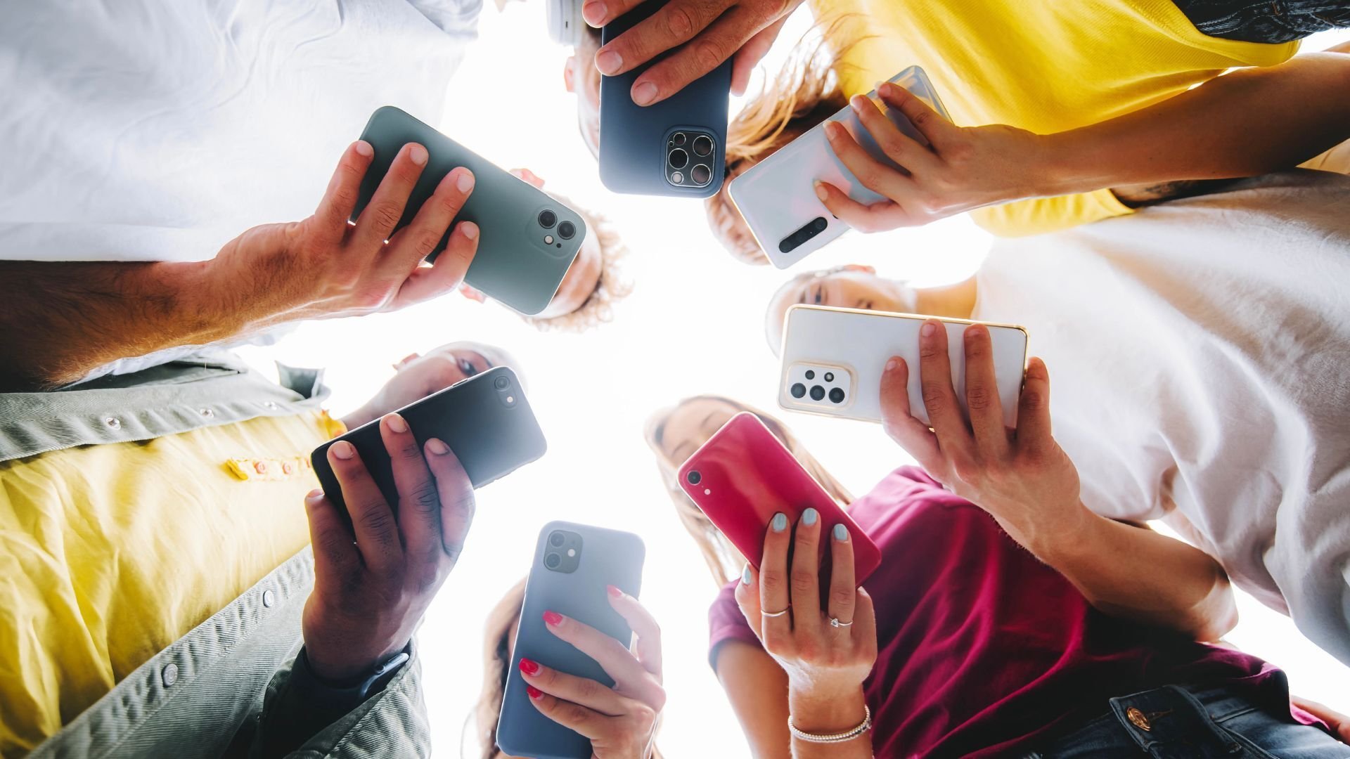Titelbild BM Mobiltelefone Social Media 2026