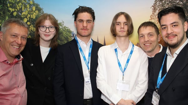 EFZ-Lernende halten Präsentation in Straßburg - KV Basel - Meine Berufsbildung.